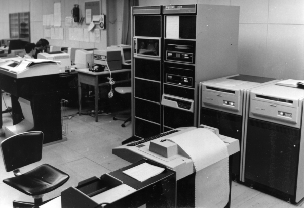 PDP-11/34 po instalaci na Jankov nmst.